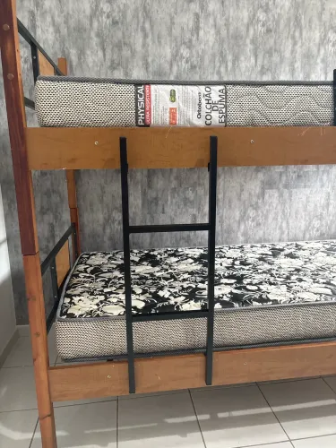 Cama beliche + colchões / Solteirão