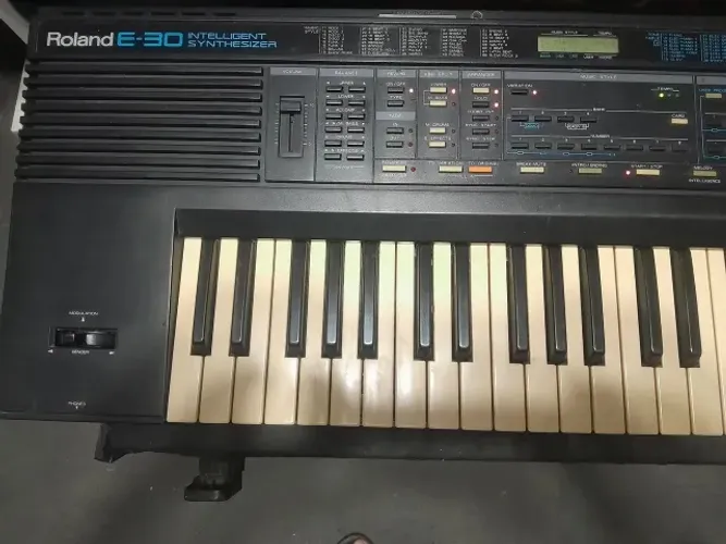Teclado roland E 30 arranjador 