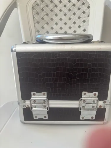 vede se um porta maquiagem