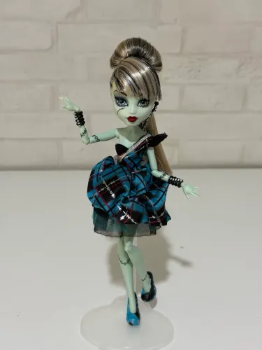 Boneca Monster High Frankie 1600