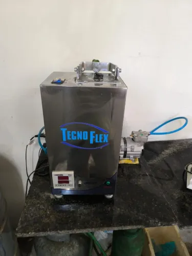 Vendo está máquina de prótese dentária 