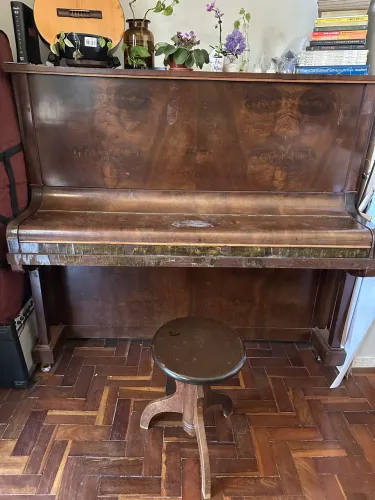 Piano Brasil de estante