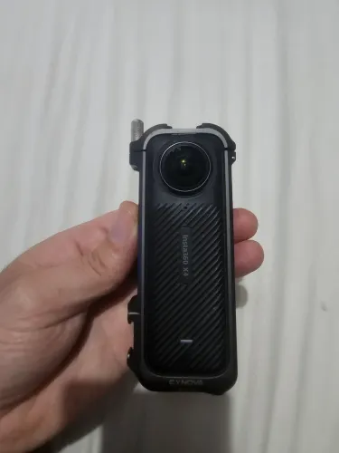 Insta360 x4