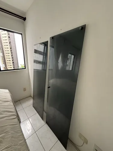 Box e prateleira de vidro temperado