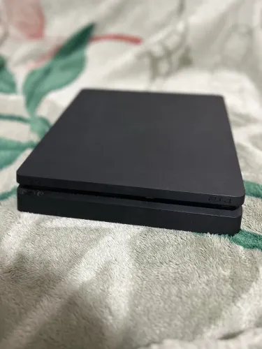 PlayStation 4 slim 1tb