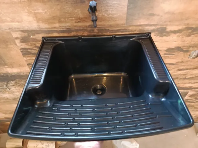 Tanque plástico de lavar roupa preto (novo sem uso)  medida 52x48 R$80,00 