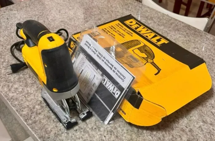 Serra Tico-Tico Dewalt DW300 500W 220V - Estado de Nova + Lâminas Starret