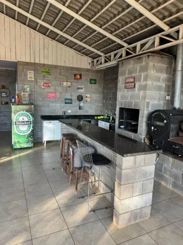 Chácara à venda com 1.000 m2, piscina e salão de festas ideal para lazer e moradia
