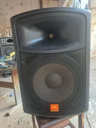 Caixa amplificada JBL R$1.200,00