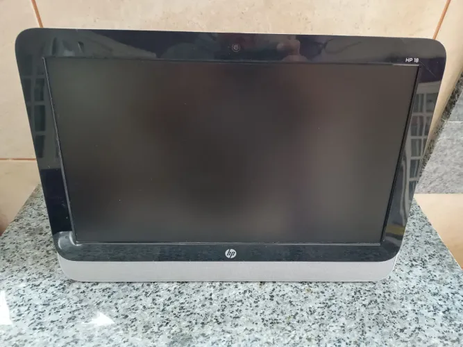 Vendo Computador de mesa HP All-In-One 18 TPC-F058 AMD E1-2500 APU 4GB 500GB. LEIA.