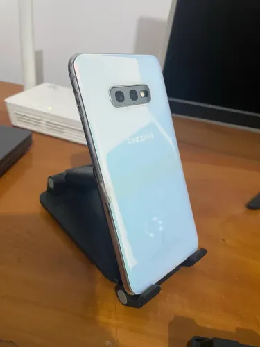 Samsung s10e