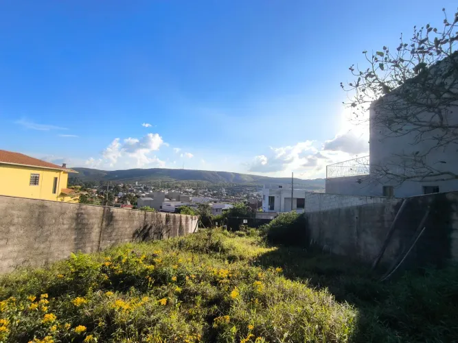 Vista Privilegiada e Projeto Imponente: Lote de 440 m² no Vale do Sol!
