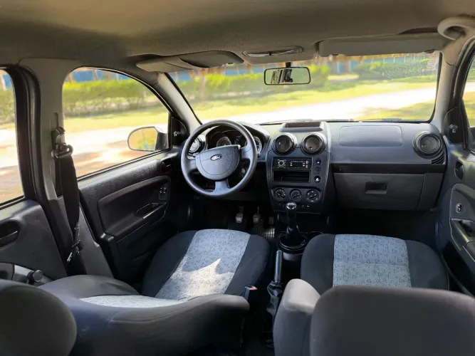 Ford Fiesta Sedan 1.0 8V Flex 4P 2012
