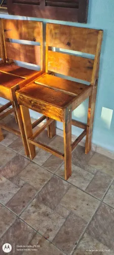 Banquetas de madeira