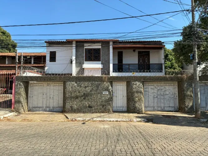 Casa na Ilha  para aluguel possui 260 metros quadrados com 5 quartos