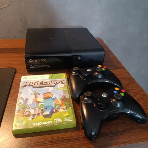 Xbox 360 com 2 controles + jogos (Impecável)