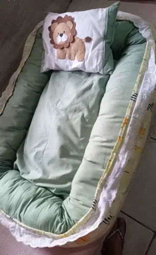 Ninho bebê com travesseiro
