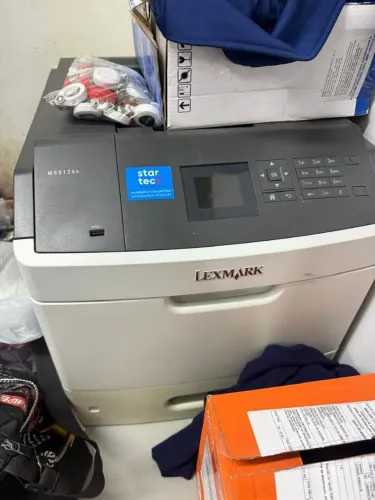 Impressora multifuncional Lexmark ms812dn