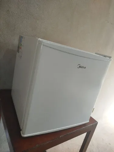Frigobar Midea 45L 127V - excelente estado