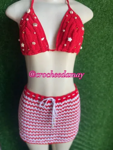 Saia e biquíni de crochê