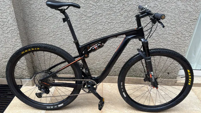Bicicleta Sense Invictus Evo Carbon Full TAM L