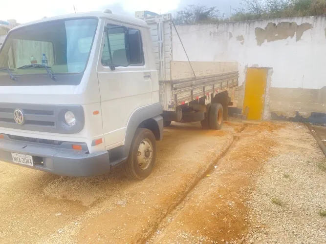 Caminhão Volkswagen Delivery 8-150