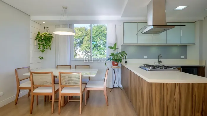 APARTAMENTO MOBILIADO COM 2 VAGAS DE GARAGEM E 2 SACADAS