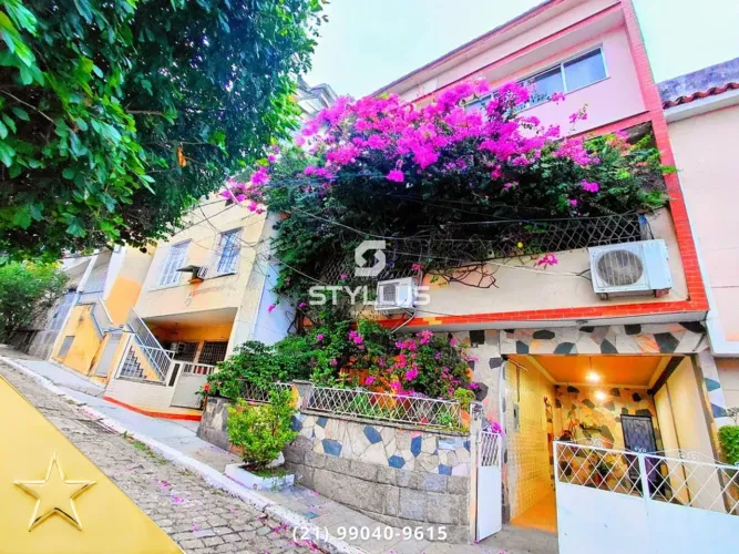 Casa de Vila Triplex com 4 Quartos e Piscina em Todos os Santos! M30K