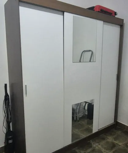 Vende-se guarda-roupa