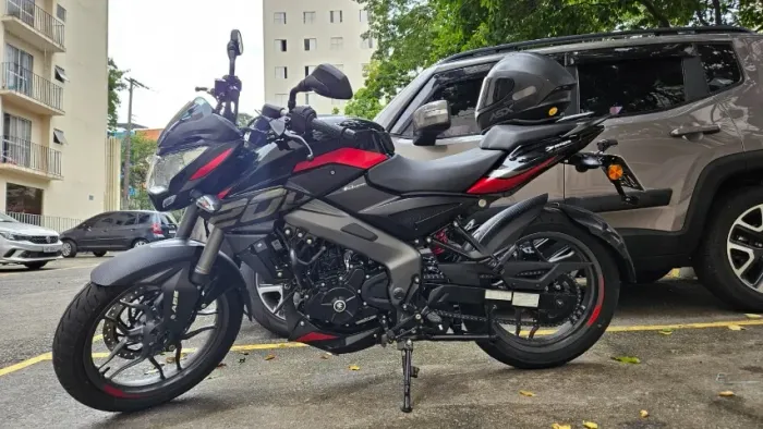 Bajaj Dominar 200 - Modelo 2025