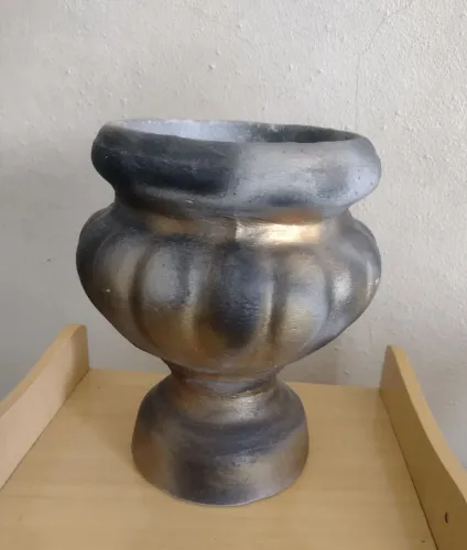 Vaso decorativo em gesso
