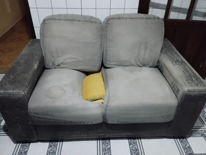 Sofá Robusto extremamente Macio e confortável