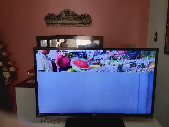TV STI, 39 polegadas. usada, com defeito somente na imagem.
