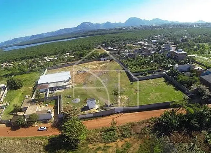 Área com 13.900m² próximo ao centro de Guarapari, ideal para empresas, galpões, pátios, lo