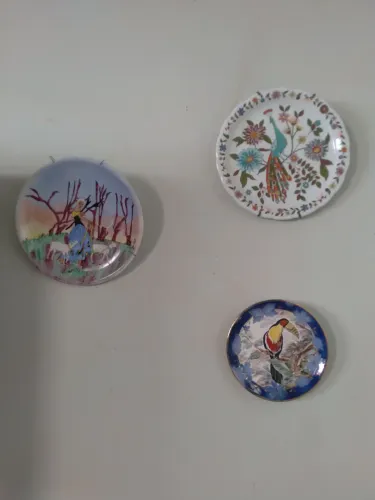 Pratos decorativos antigos