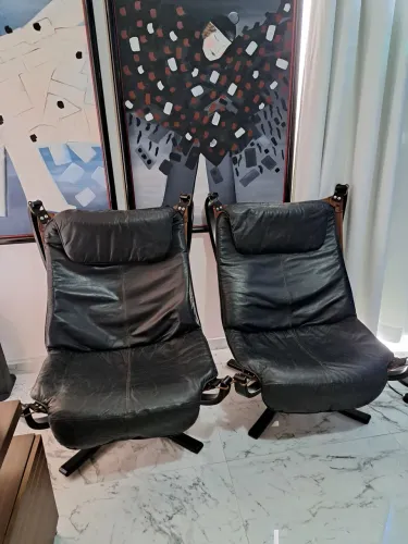 Par de Cadeiras Estilo Escandinavo ,inspirado no Modelo Black Falcon Chair de Sigurd Resse