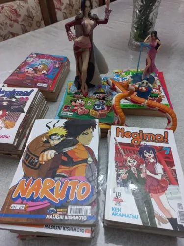 COMBO - LOTE DE REVISTAS MANGÁS E FIGURAS