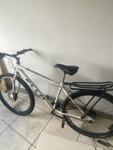 Bicicleta MTB Aro 29 - Ótimo Estado