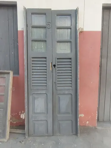 Porta de madeira 2m x 80cm