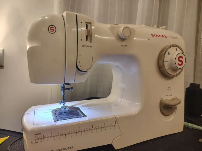 Máquina de costura singer