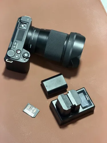 Sony ZV-E10 II + Sigma 16mm f/1.4 + RØDE VideoMic GO II | Kit Completo