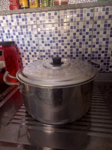 Panela Grande de Alumínio com tampa
