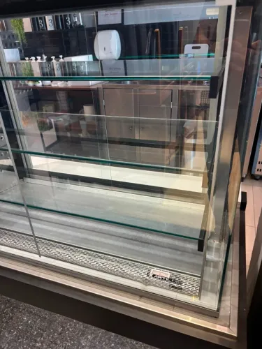 VITRINE REFRIGERADA RETA SLIM 1,3M ARTICO