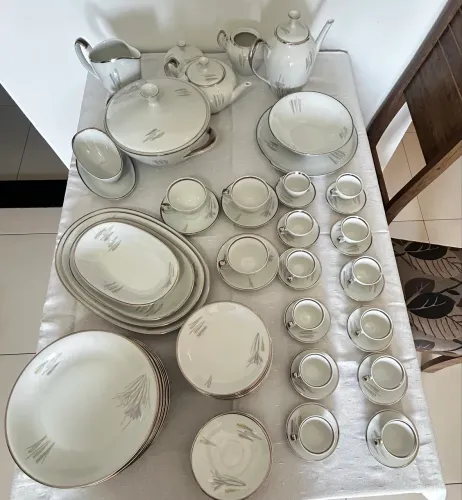 Aparelho de Jantar Antigo