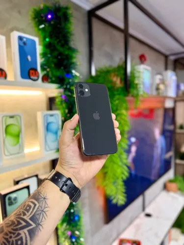 iPhone 11 128GB Preto
