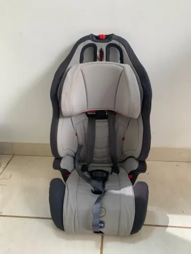Cadeira para carro Chicco + Assento de brinde GRÁTIS