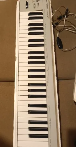 Teclado controlador Midi Roland Pc-200 Mk II 
