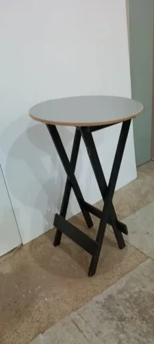 Mesa alta desmontável em madeira maciça 