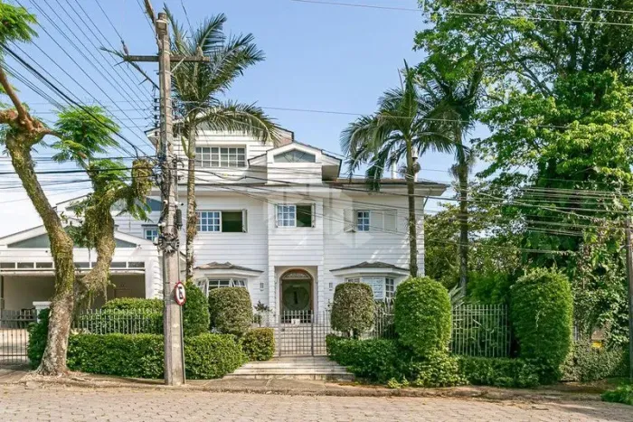 Casa alto padrão para alugar 5 quartos, piscina, Jacuzzi - 660m² na Lagoa da Conceição