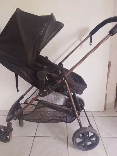 Vendo Carinho de bebê em ótimo estado para uso
